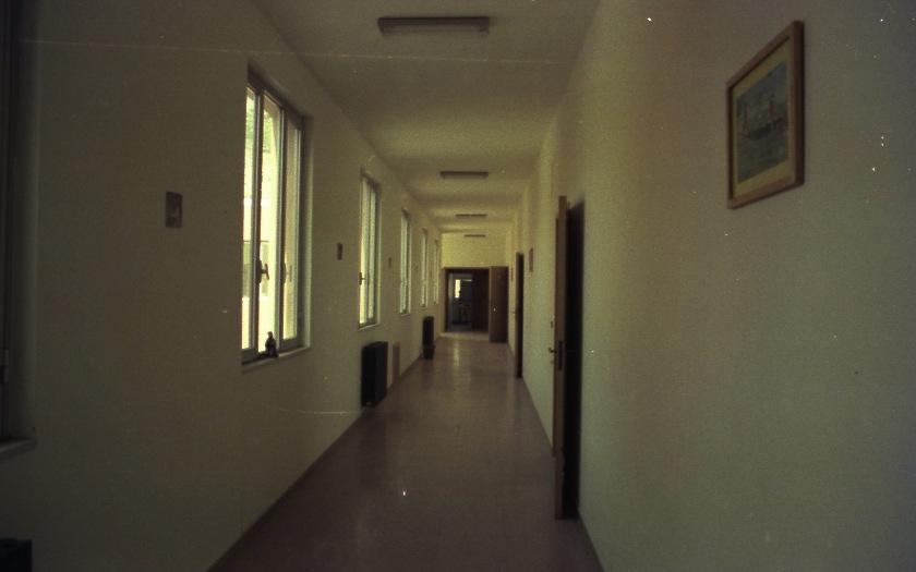 Fotografia storica della scuola media di Assoro