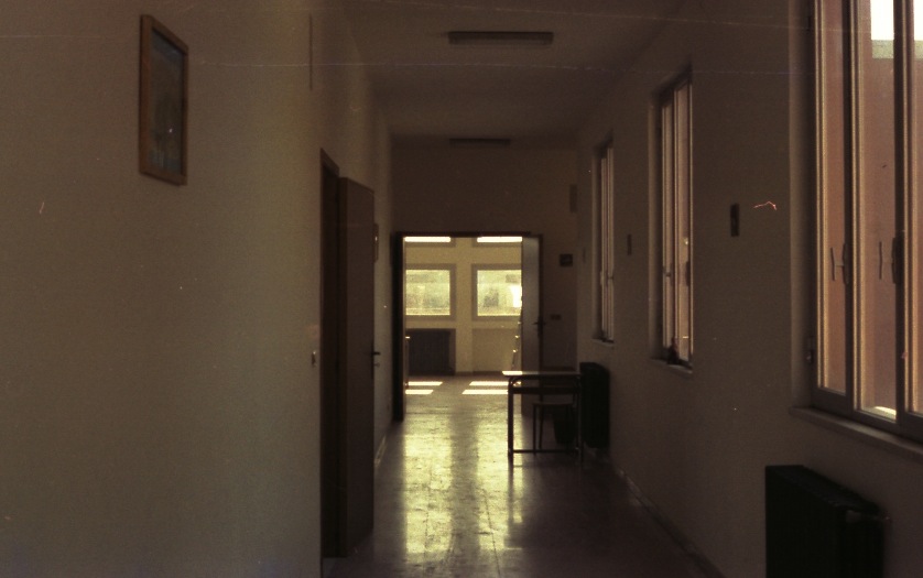 Fotografia storica della scuola media di Assoro