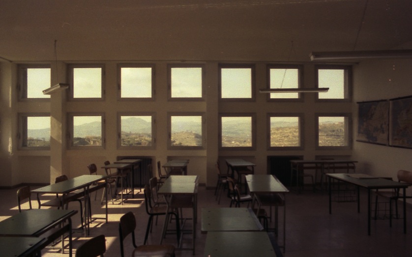 Fotografia storica della scuola media di Assoro