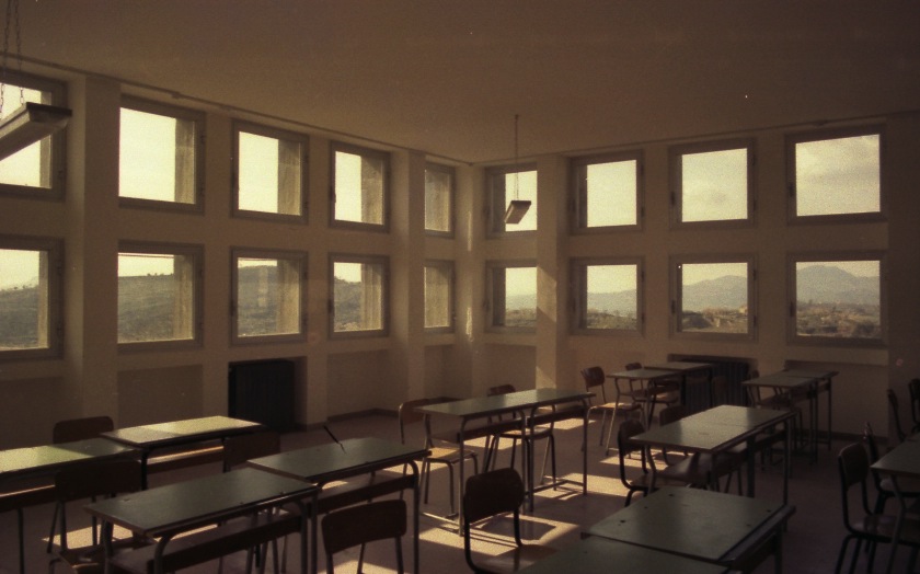 Fotografia storica della scuola media di Assoro
