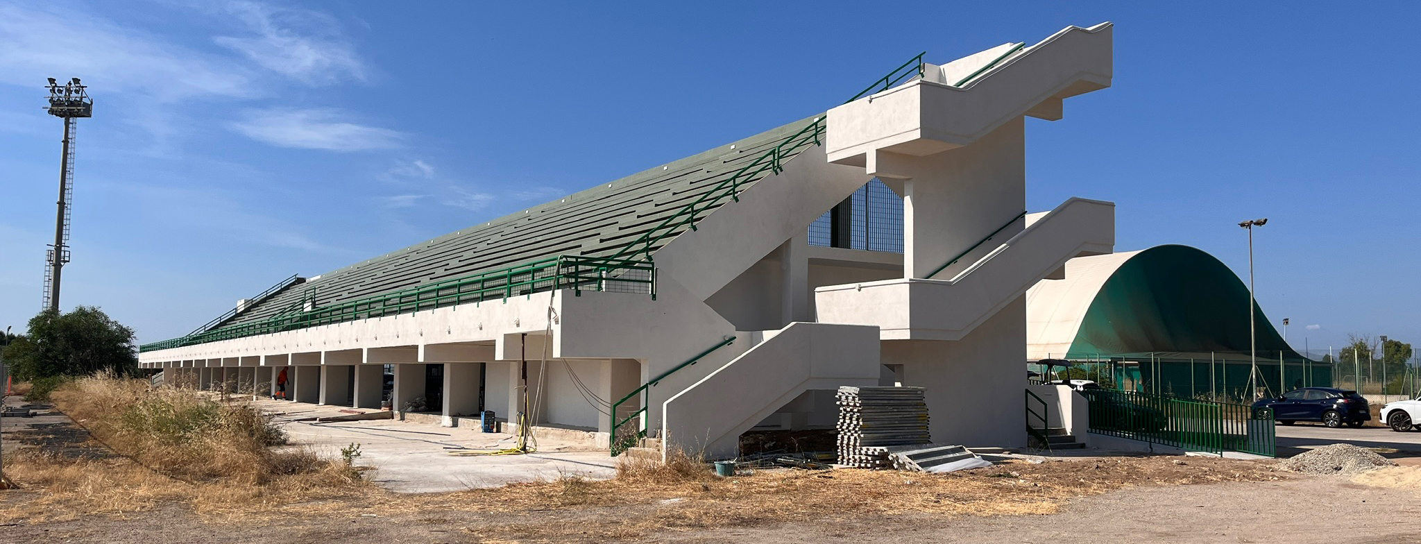 Tribuna del complesso sportivo Is Arenas – Sa Cora