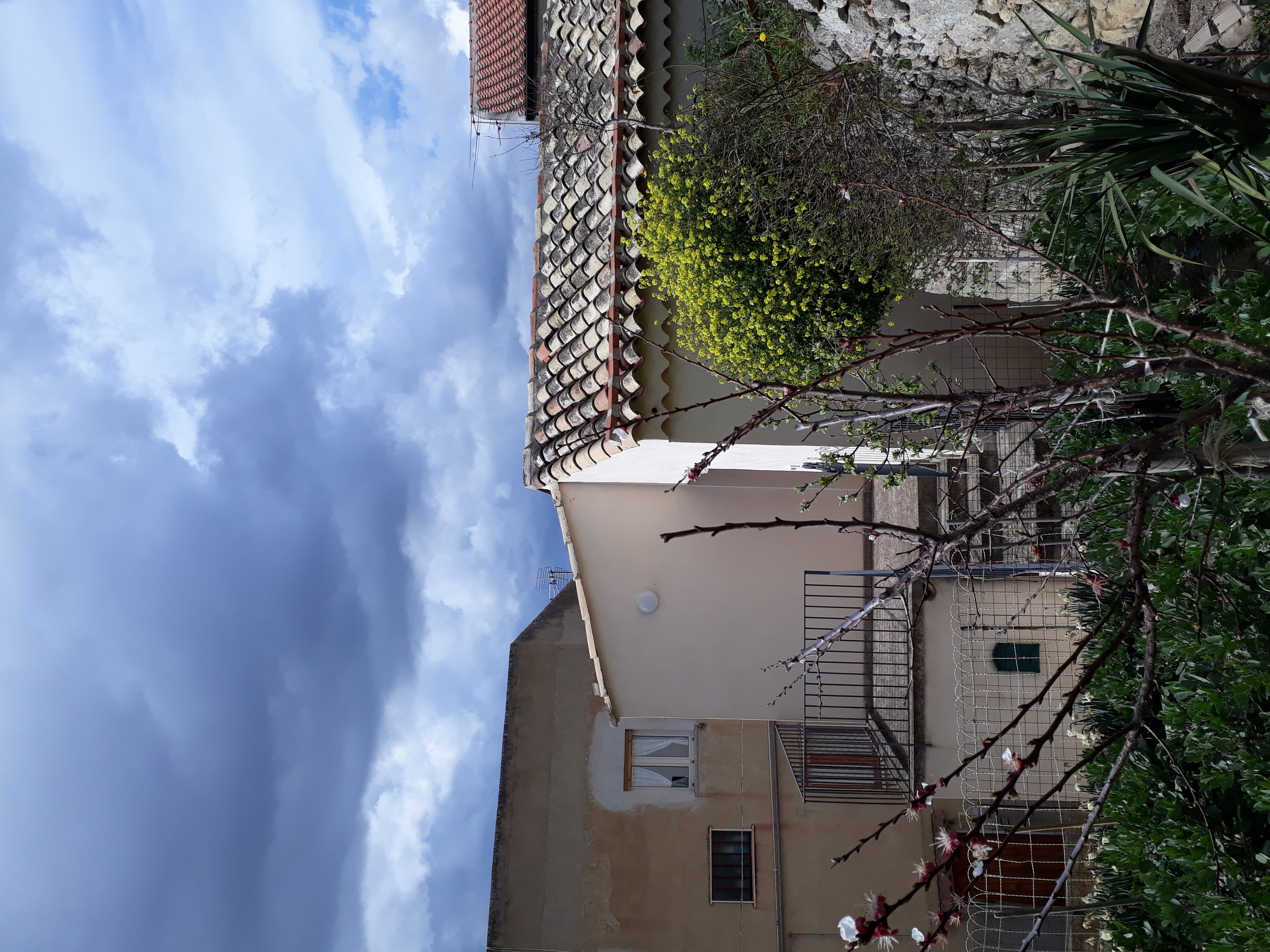 Vista esterna della casa ad Assoro