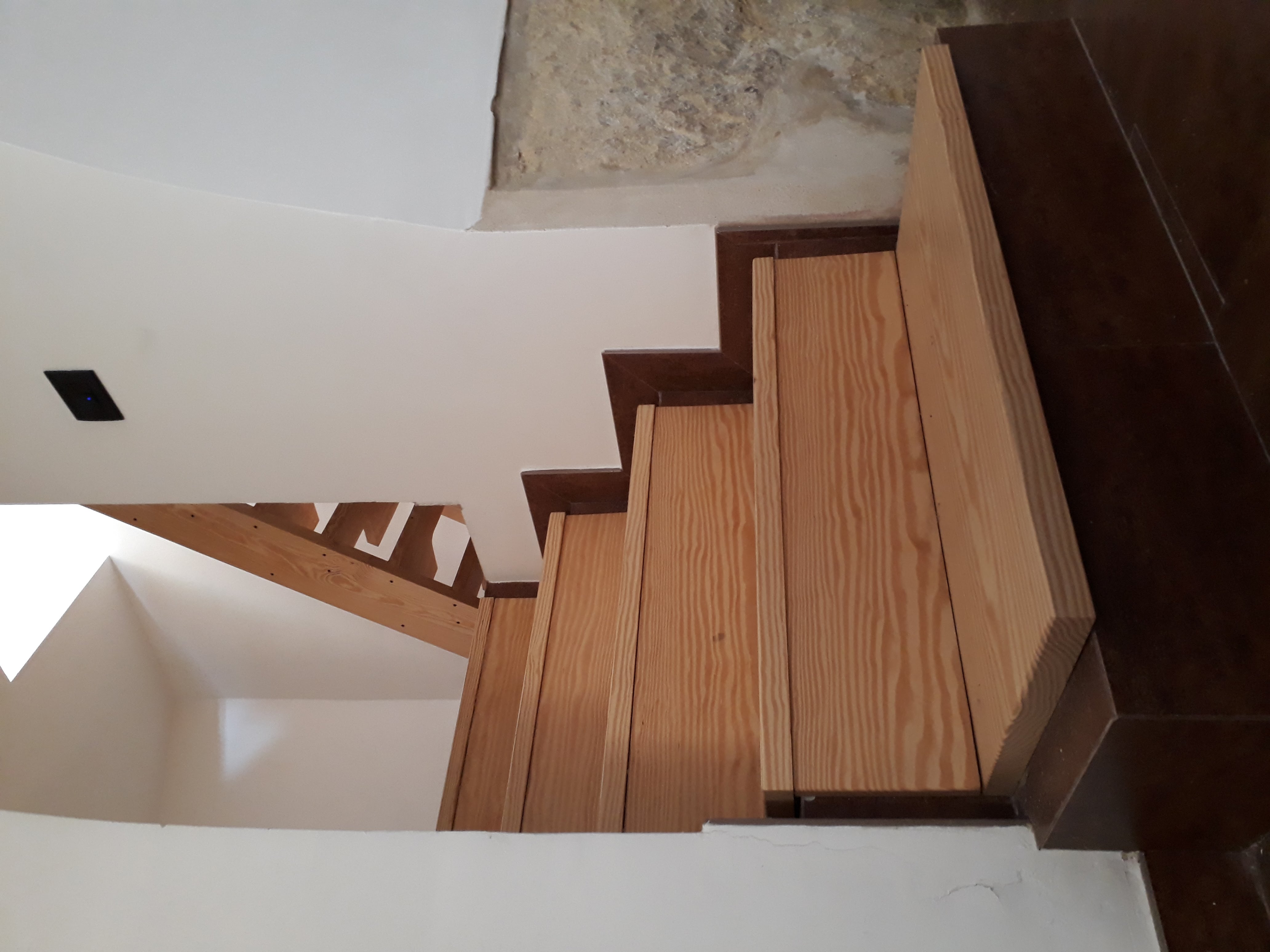 Dettaglio della scala della Casa nel castello